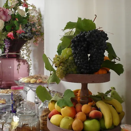 Julia Llido Degli Estensi