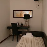 Julia Hotel