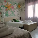 Julia 3* לידו דליי אסטנסי