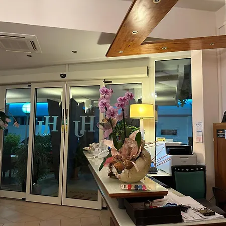 Julia Hotel