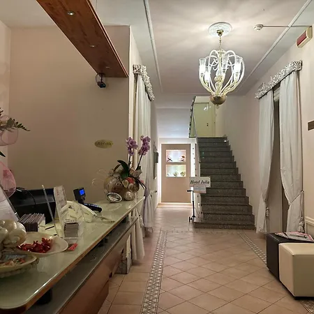 Julia לידו דליי אסטנסי