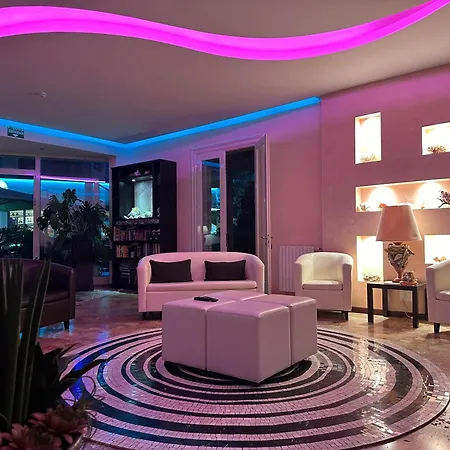 Julia Hotel
