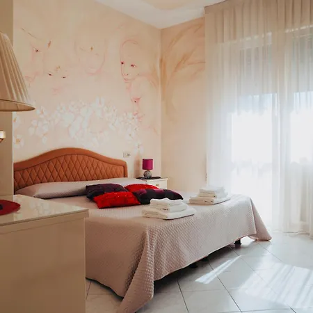 Julia 3* לידו דליי אסטנסי