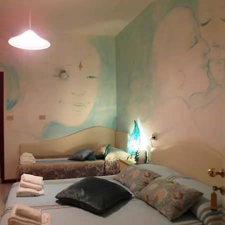 Julia Hotel