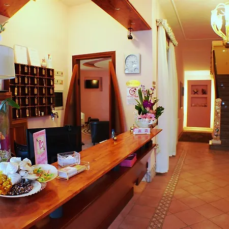 Julia Hotel